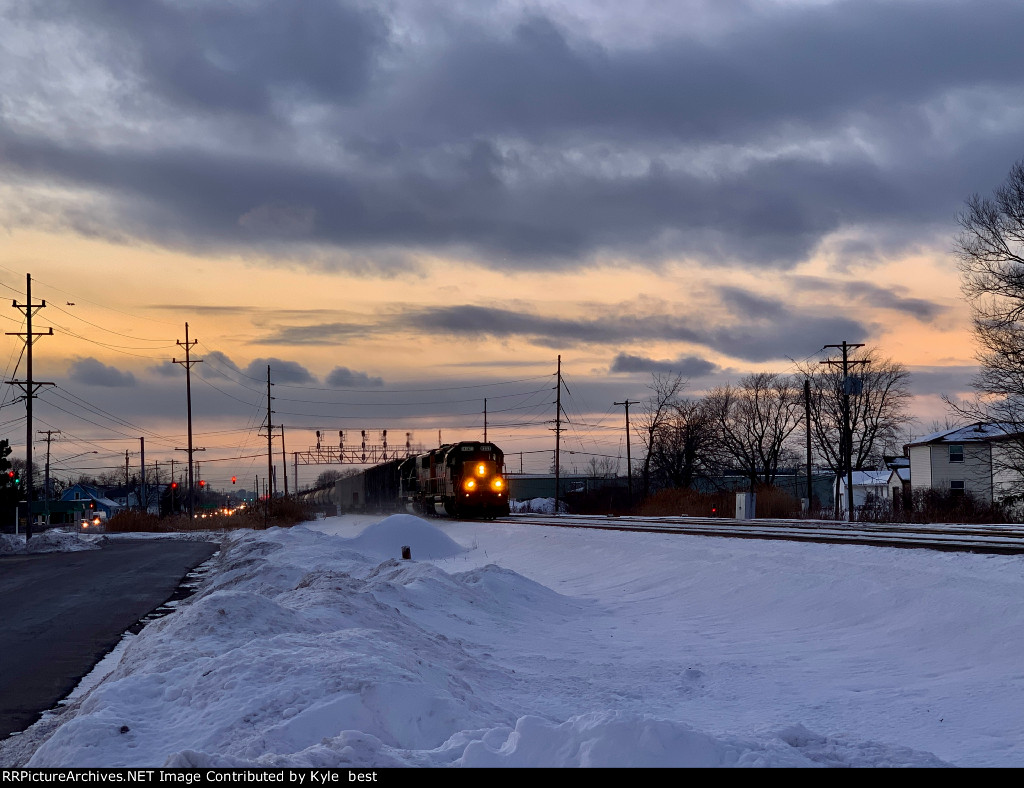 CSX 8137 on Q634